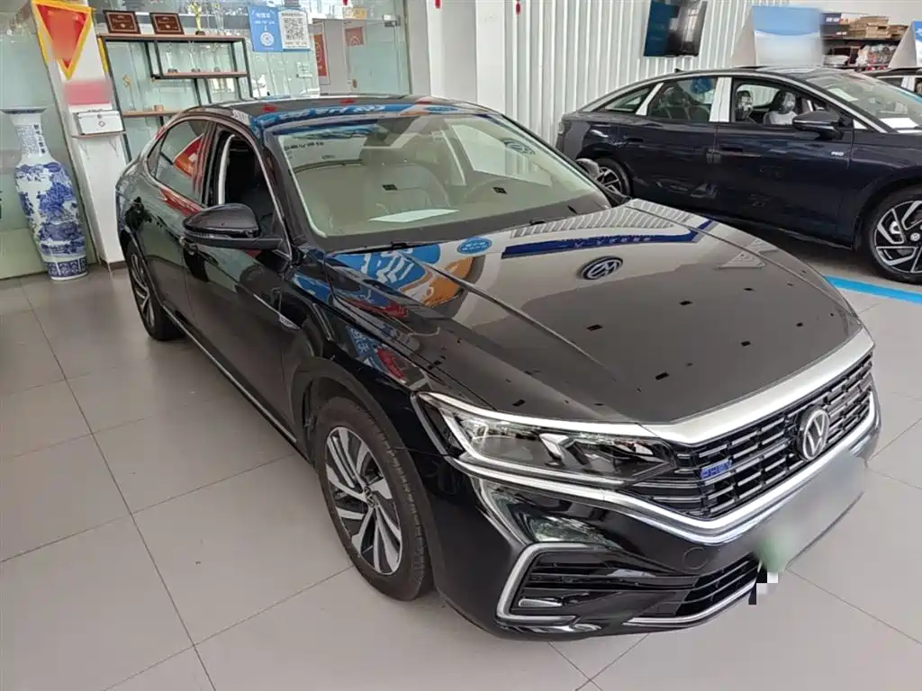 Volkswagen Passat PHEV 2022 — фото 4
