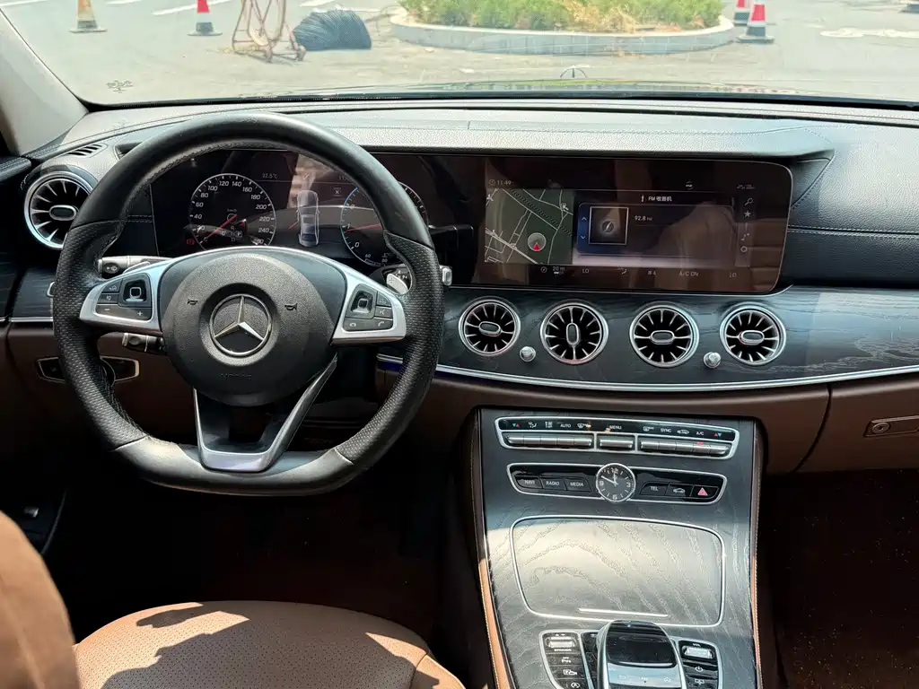Mercedes-Benz E-Class 2018 — фото 14