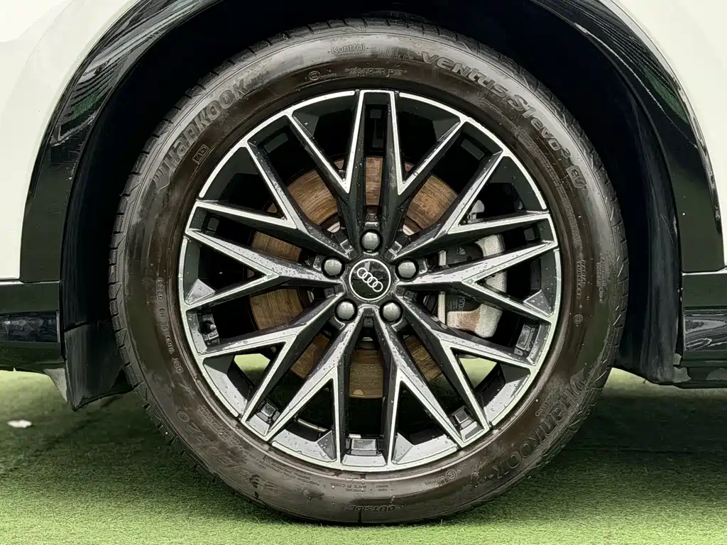 Audi Q5 e-tron 2023 — фото 21