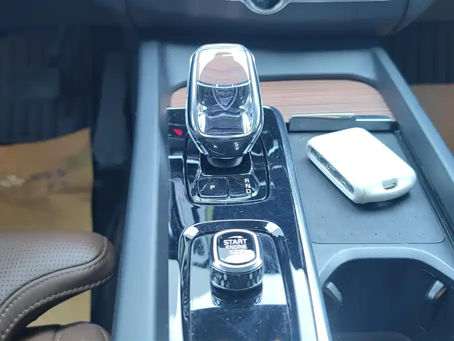 Volvo XC60 PHEV 2024 — фото 16
