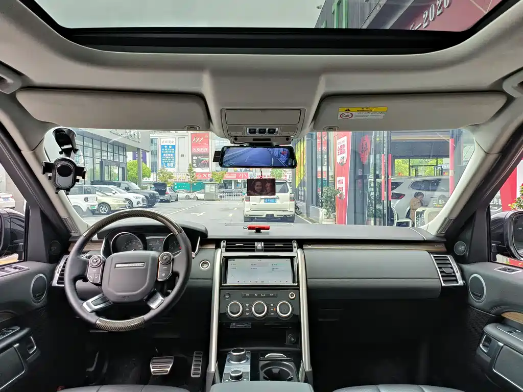 Land Rover Discovery 2017 — фото 12
