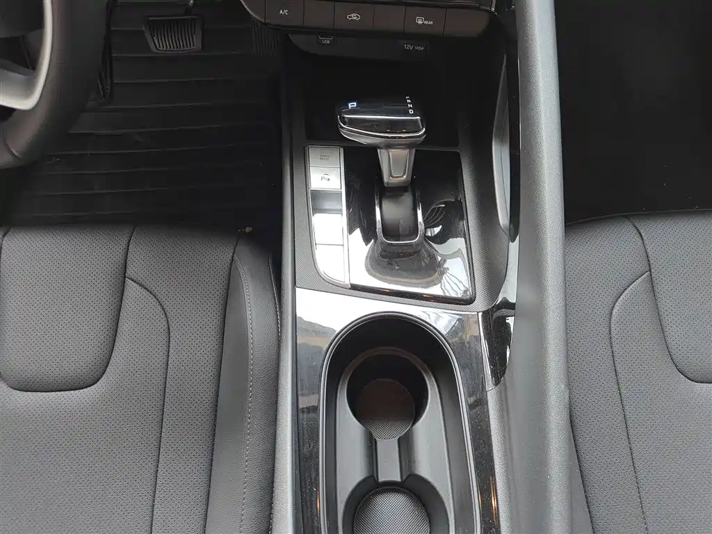 Hyundai Elantra 2025 — фото 10