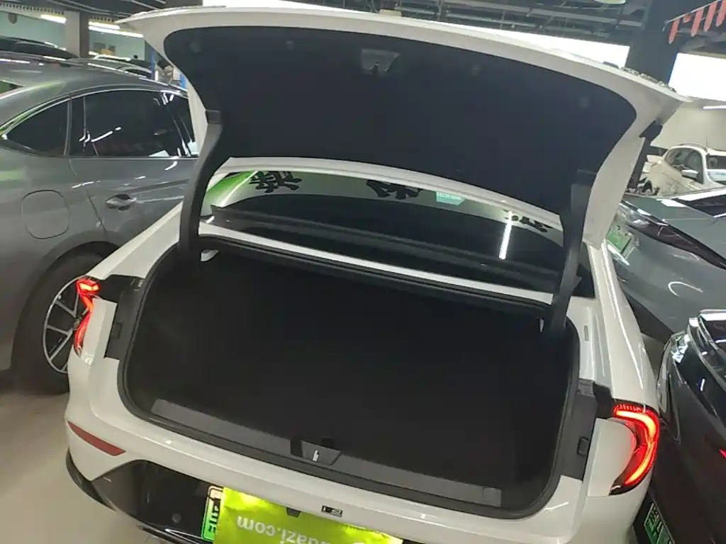 Wuling Starlight 2025 — фото 19