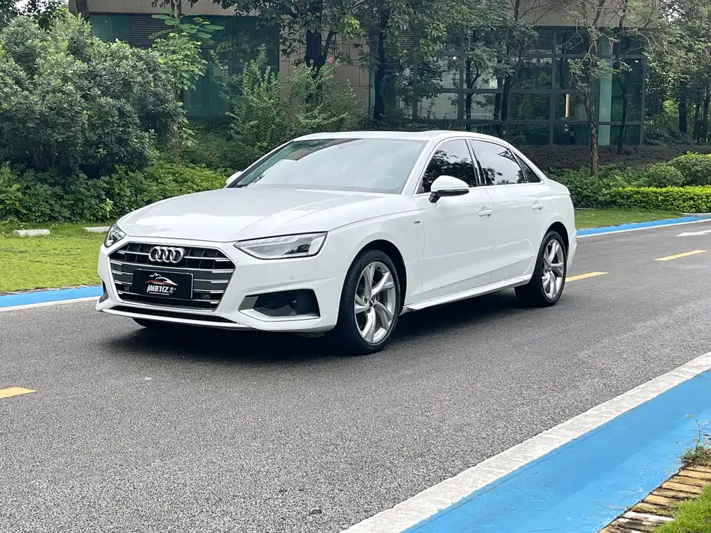 Audi A4L 2021 — фото 1