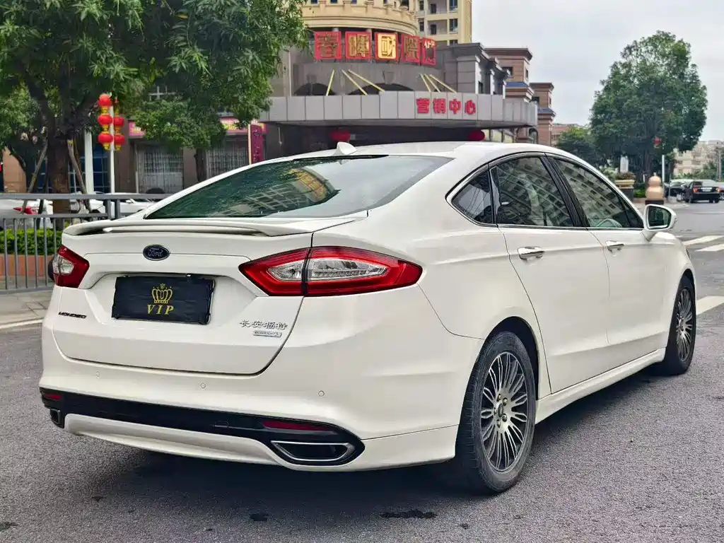 Ford Mondeo 2015 — фото 18
