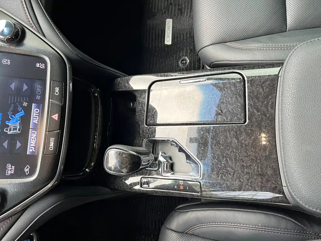 Toyota Crown 2018 — фото 15