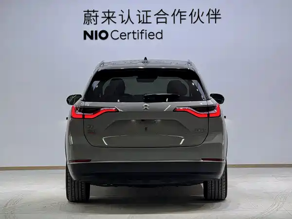 NIO ES8 2021