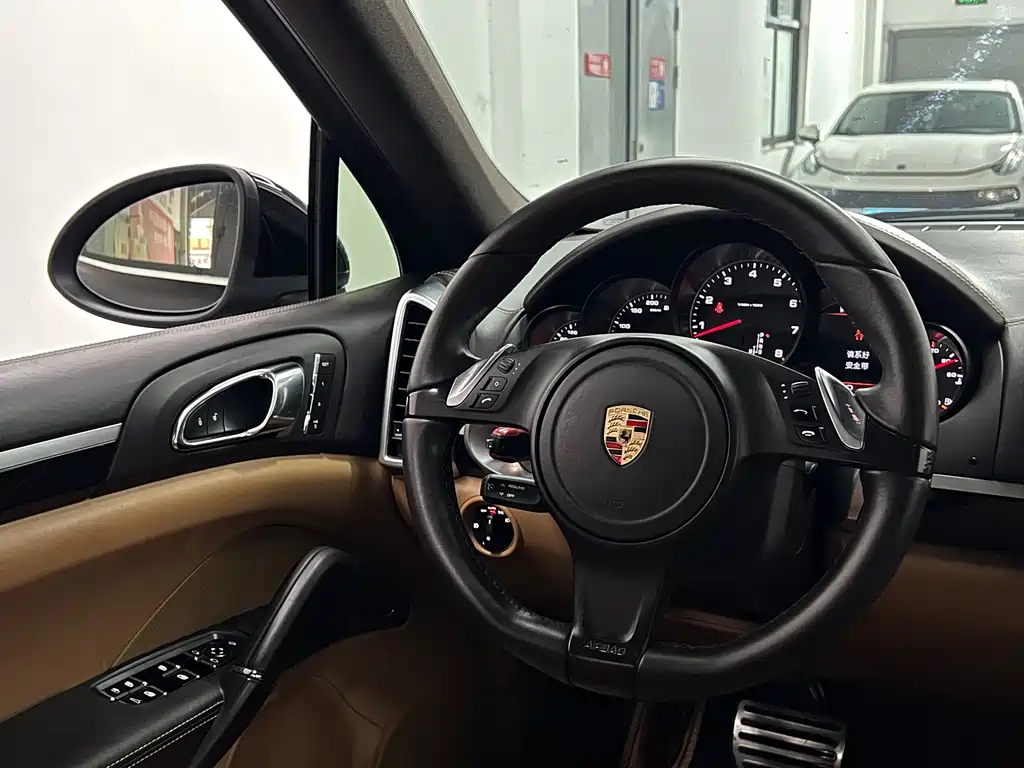 Porsche Cayenne 2014 — фото 16