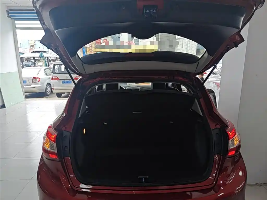 Nissan Tiida 2021 — фото 19