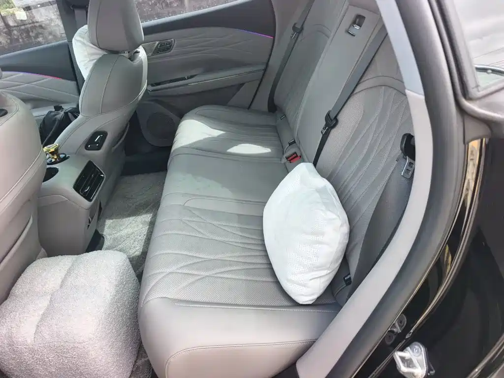 Geely Galaxy Starshine 8 2026 — фото 13