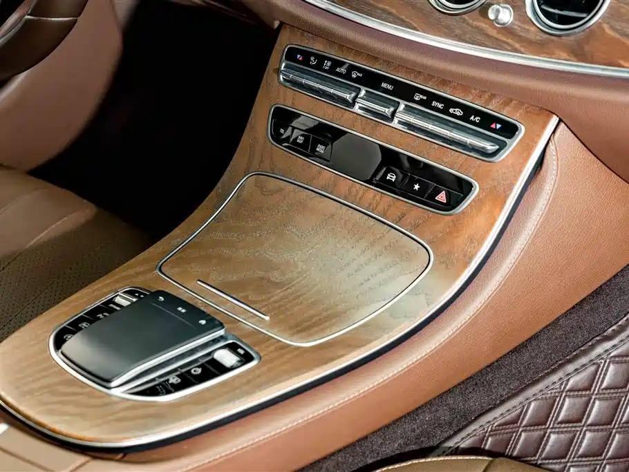 Mercedes-Benz E-Class 2024 — фото 19