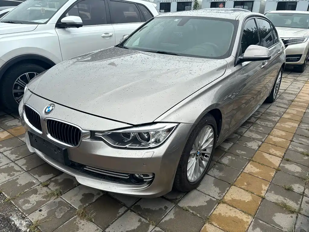 BMW 3 Series 2012 — фото 1