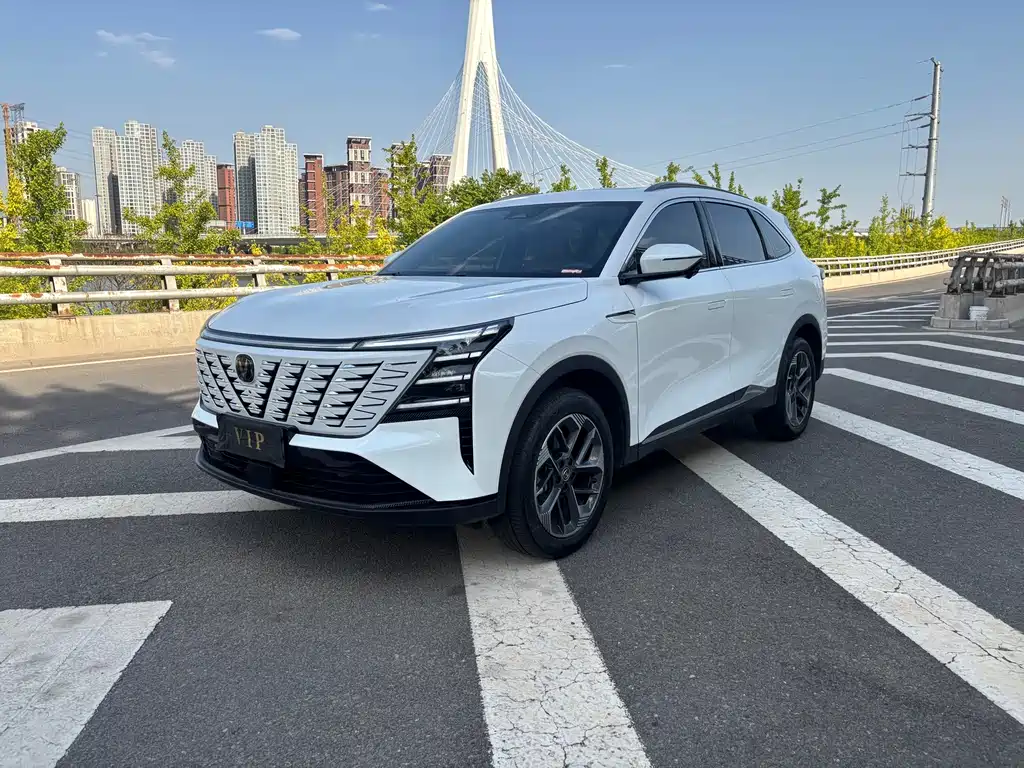 Changan CS75PLUS 2025 — фото 1