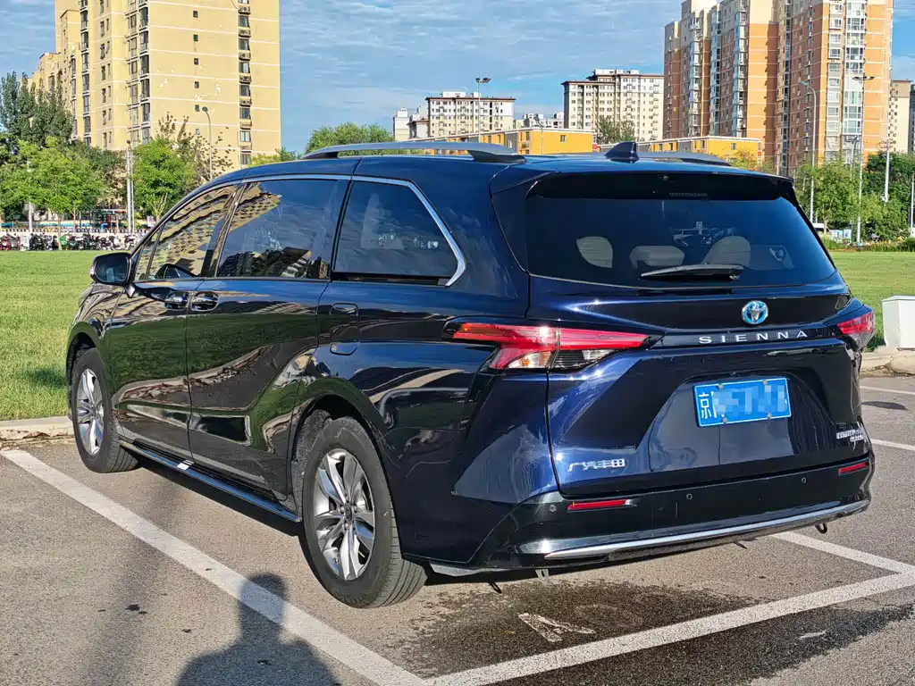 Toyota Sienna 2022 — фото 25
