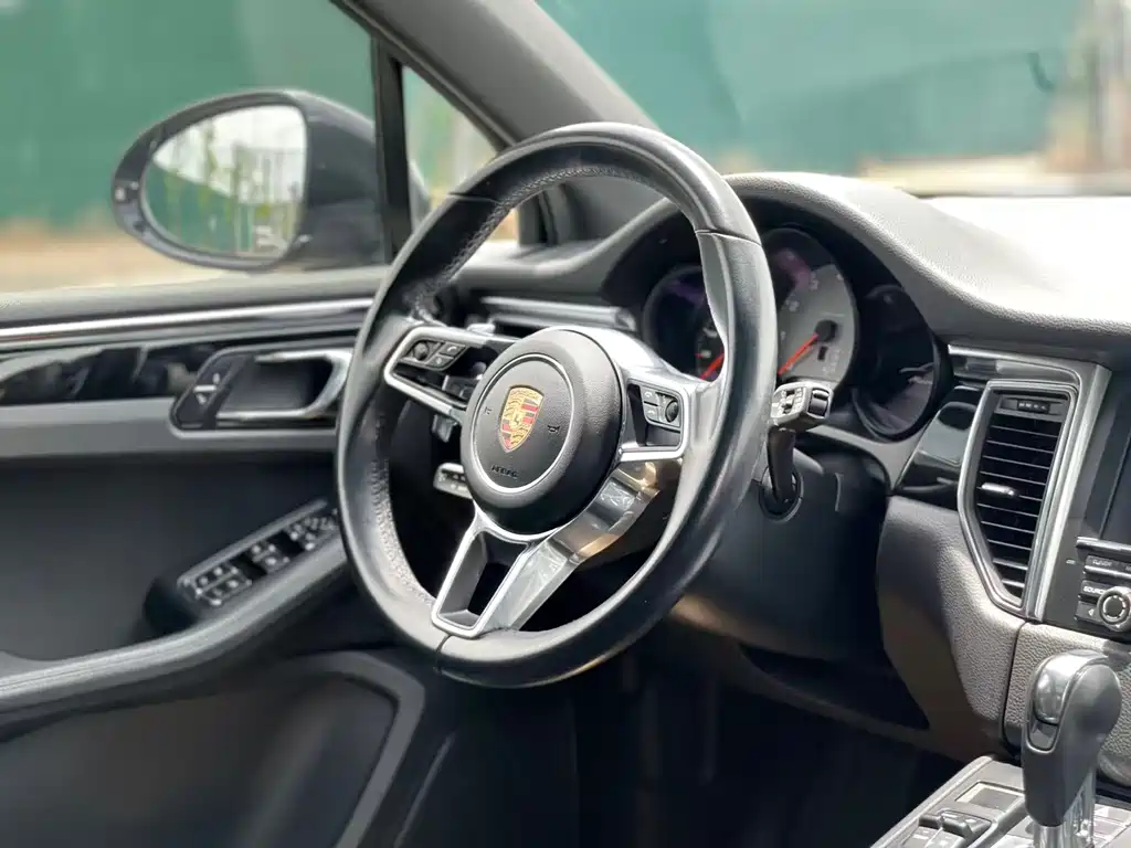 Porsche Macan 2015 — фото 19