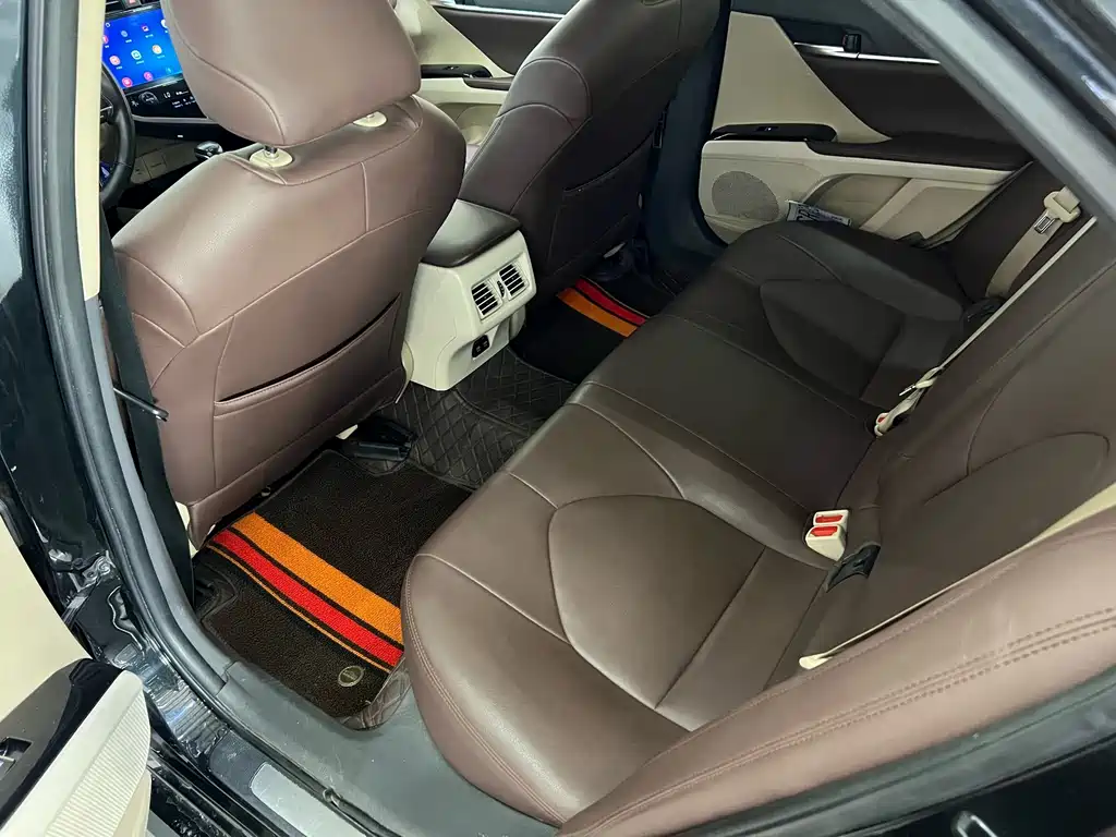 Toyota Camry 2018 — фото 15
