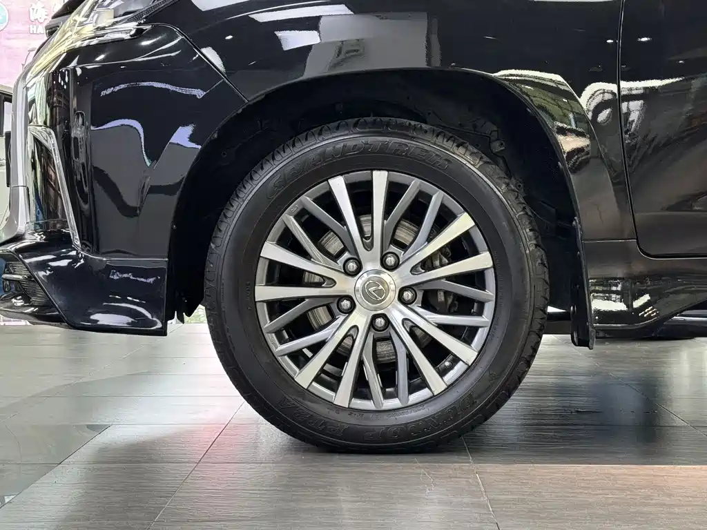 Lexus LX 2019 — фото 16