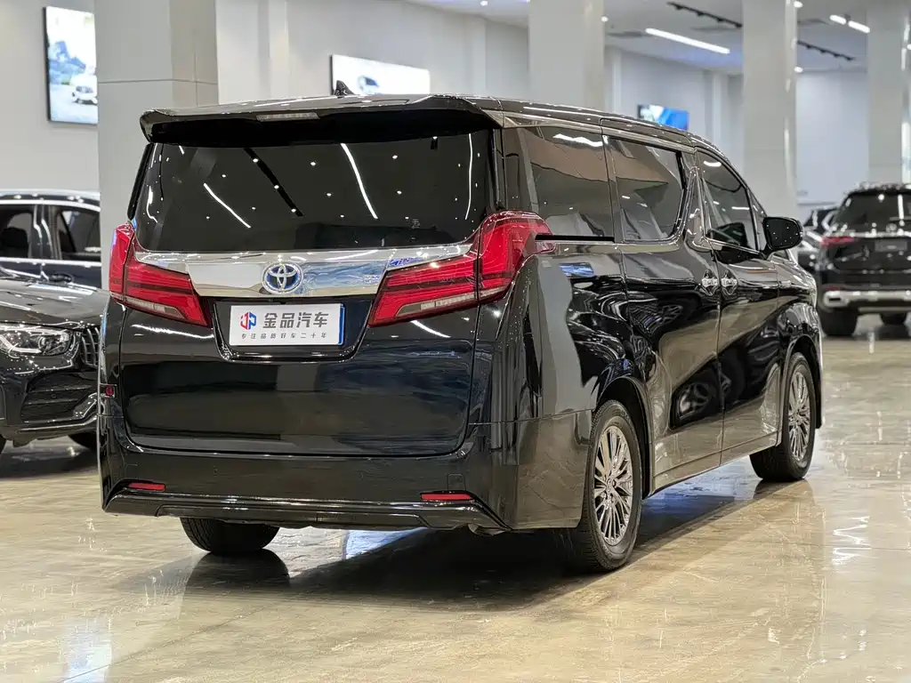 Toyota Alphard 2023 — фото 4