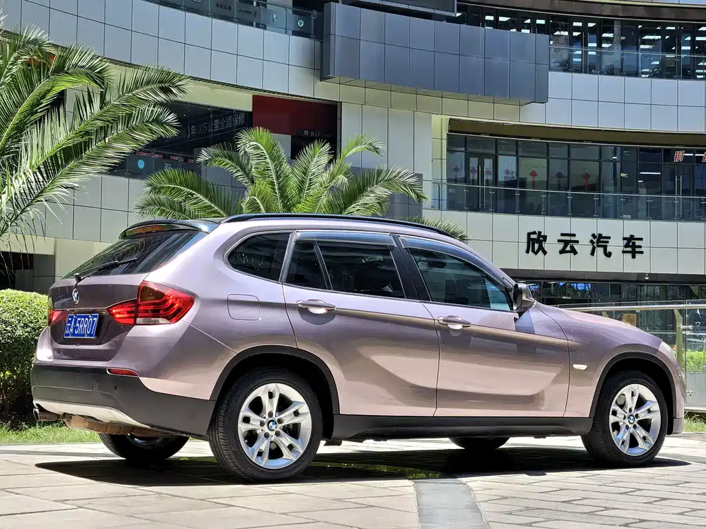 BMW X1 2012 — фото 11