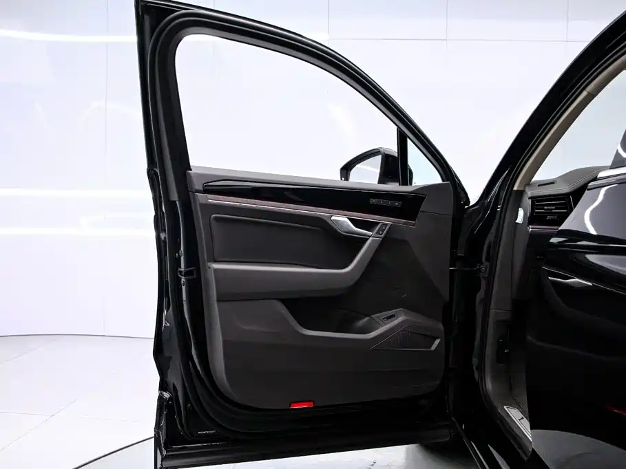 Volkswagen Touareg 2020 — фото 14