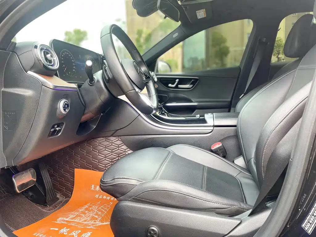 Mercedes-Benz C-Class 2023 — фото 4