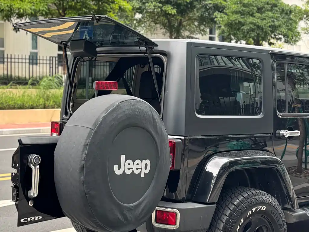 Jeep Wrangler 2015 — фото 16