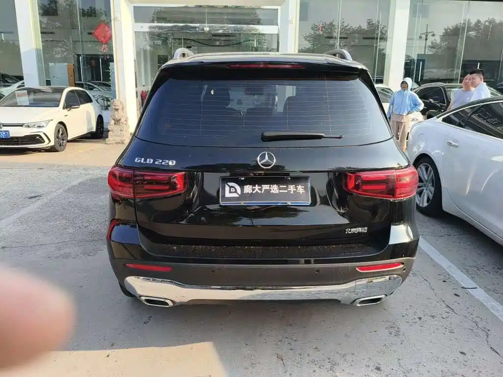 Mercedes-Benz GLB 2024
