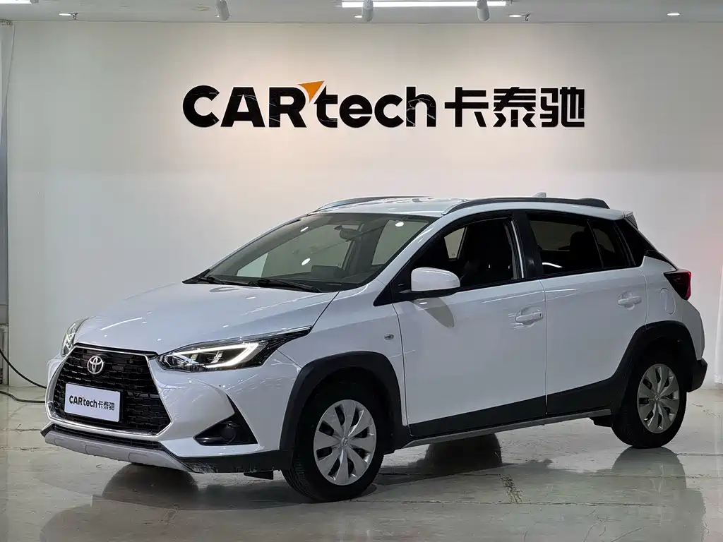 Toyota Yaris L 2022 — фото 1