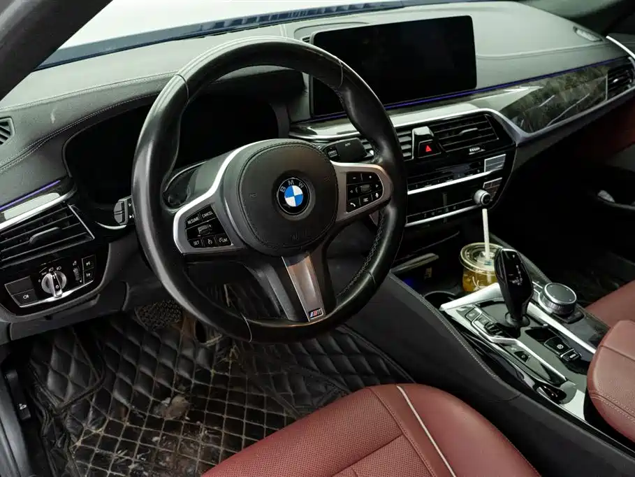 BMW 5 Series 2021 — фото 19