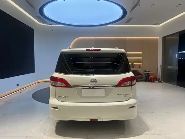 Nissan Quest 2015