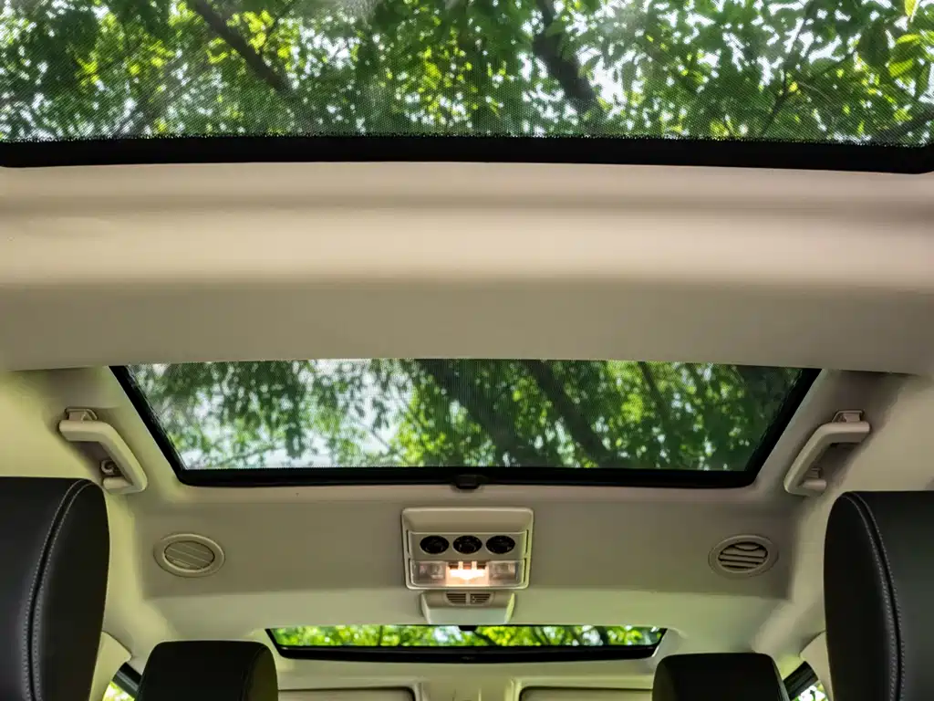 Land Rover Discovery 2016 — фото 11