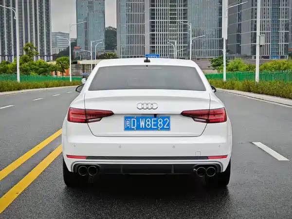 Audi A4L 2018