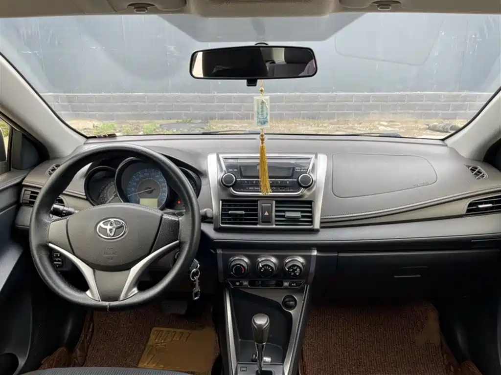 Toyota Yaris L 2016 — фото 13