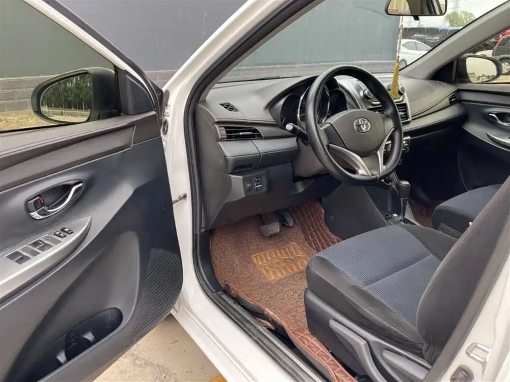 Toyota Yaris L 2016 — фото 14
