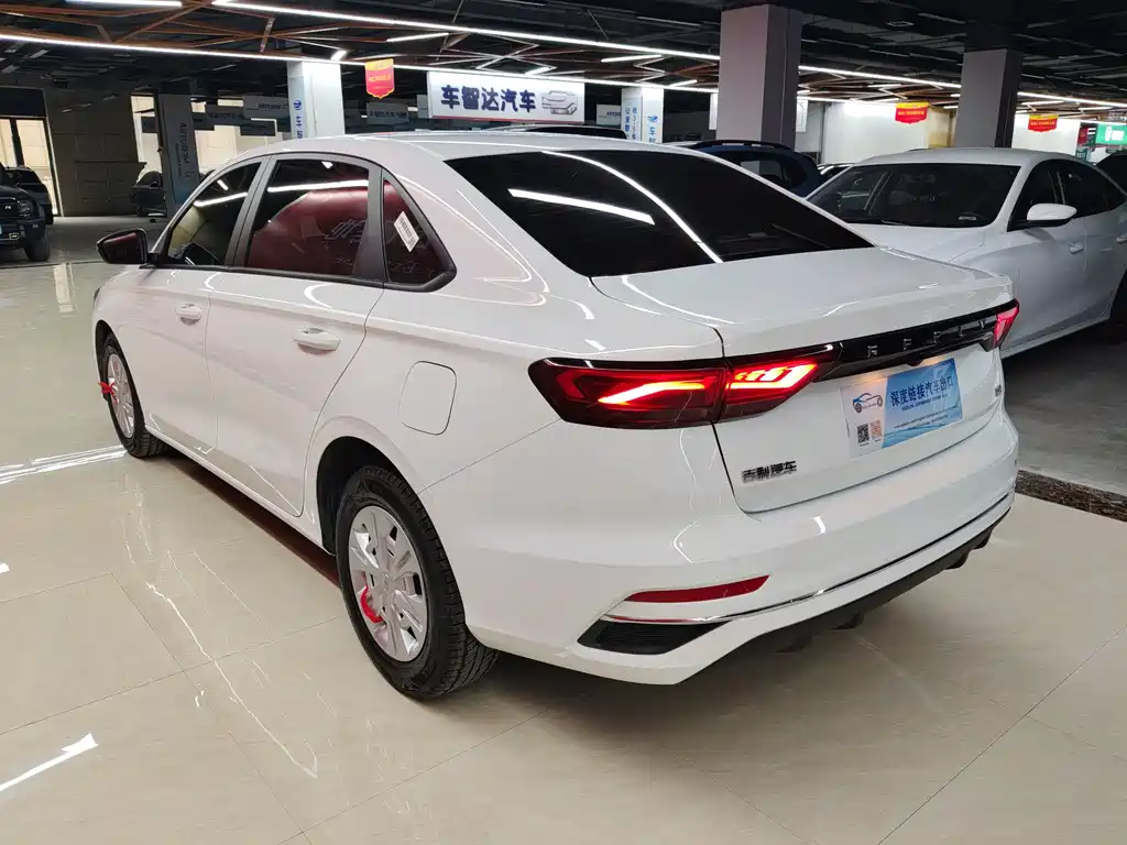 Geely Emgrand 2025 — фото 4