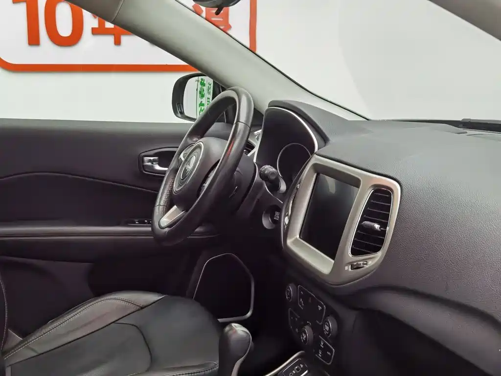 Jeep Compass 2017 — фото 22