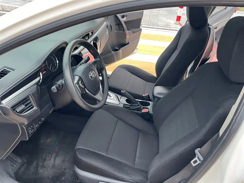 Toyota Corolla 2017 — фото 10