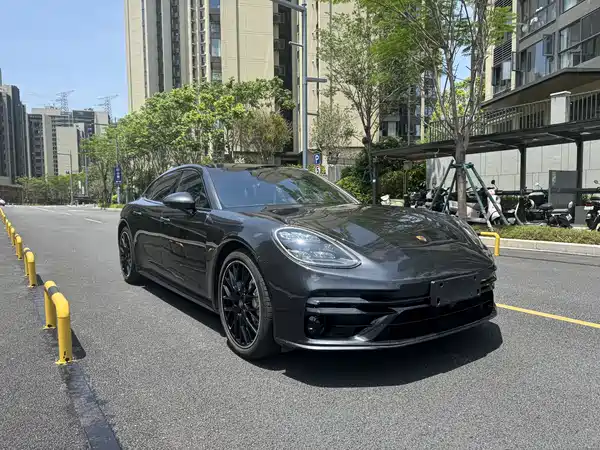 Porsche Panamera 2021