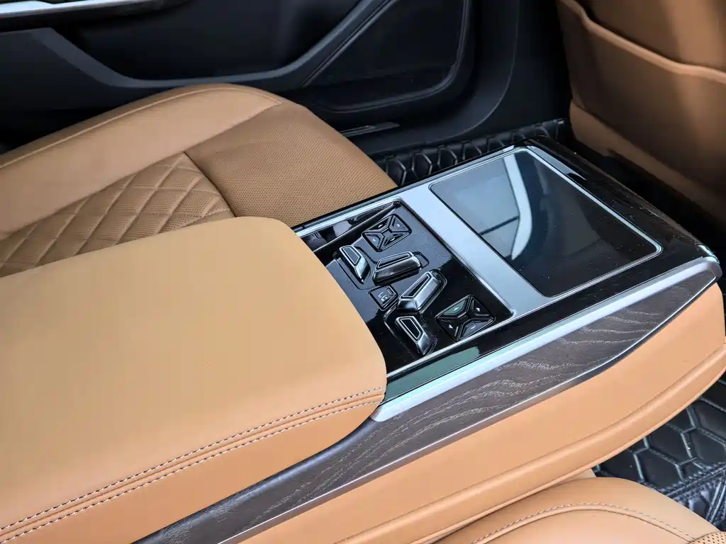 Audi A8 2023 — фото 12