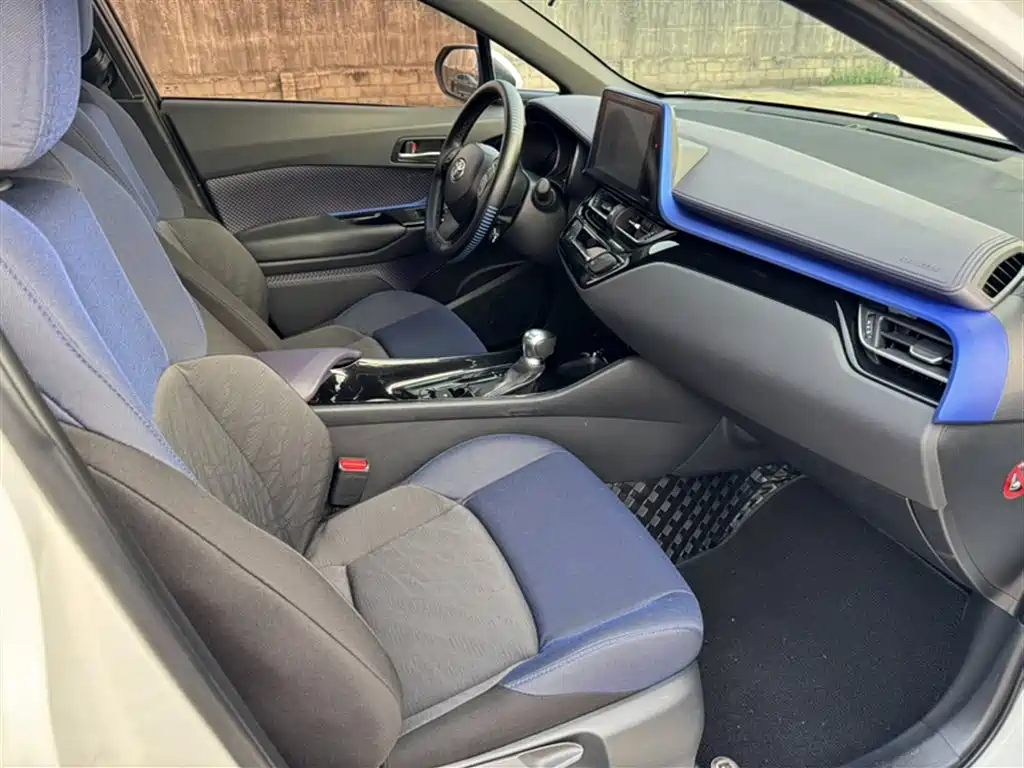Toyota C-HR 2019 — фото 17