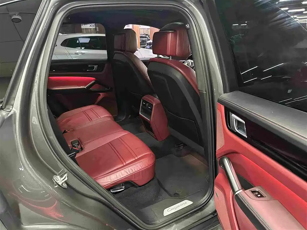 Porsche Cayenne 2019 — фото 10
