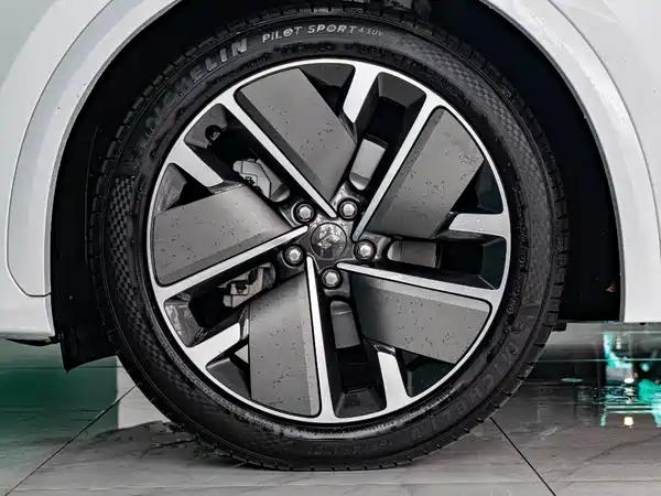Li Auto L7 2025