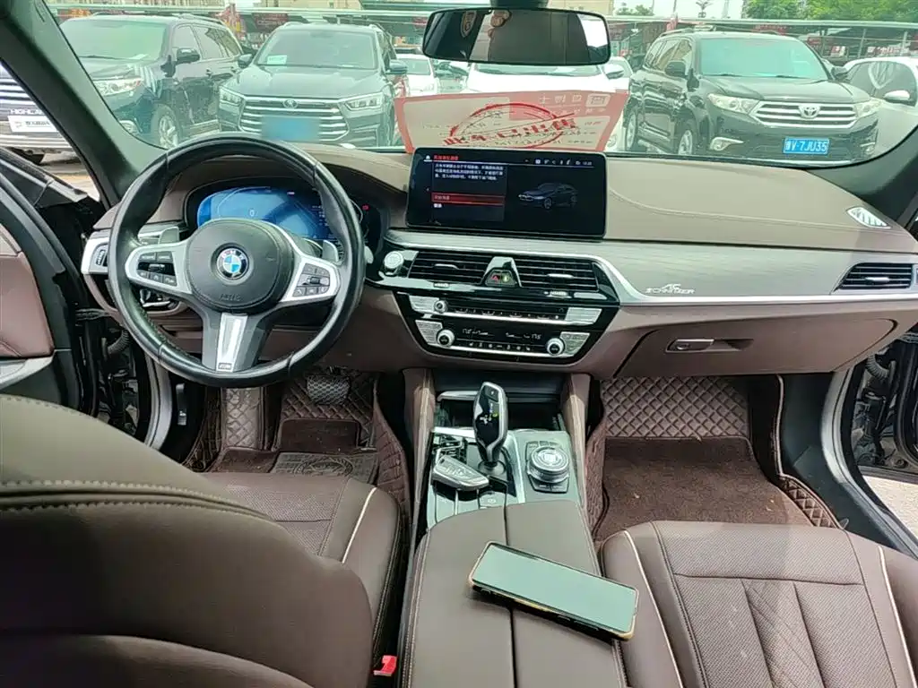 BMW 5 Series 2022 — фото 10