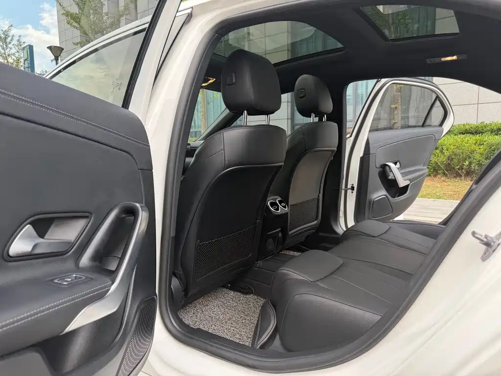 Mercedes-Benz A-Class 2022 — фото 10