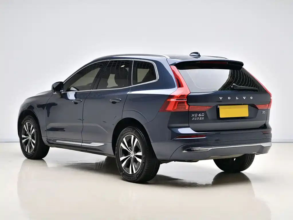 Volvo XC60 2023 — фото 4