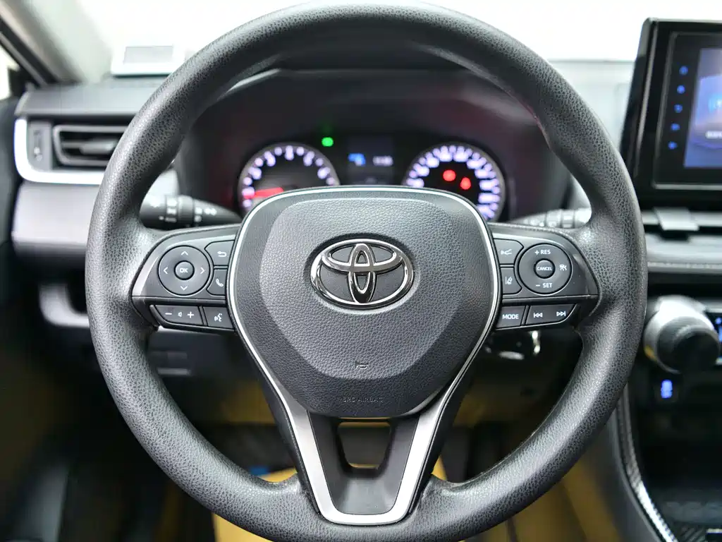 Toyota RAV4 2021 — фото 8
