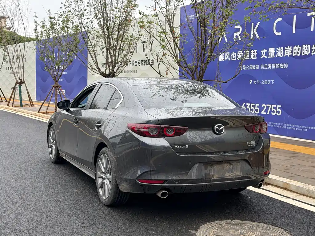 Mazda 3 Axela 2022 — фото 12