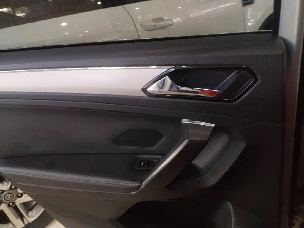 Volkswagen Tiguan L 2017 — фото 17