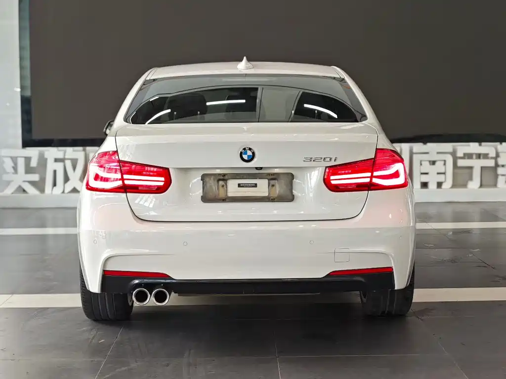 BMW 3 Series 2018 — фото 8