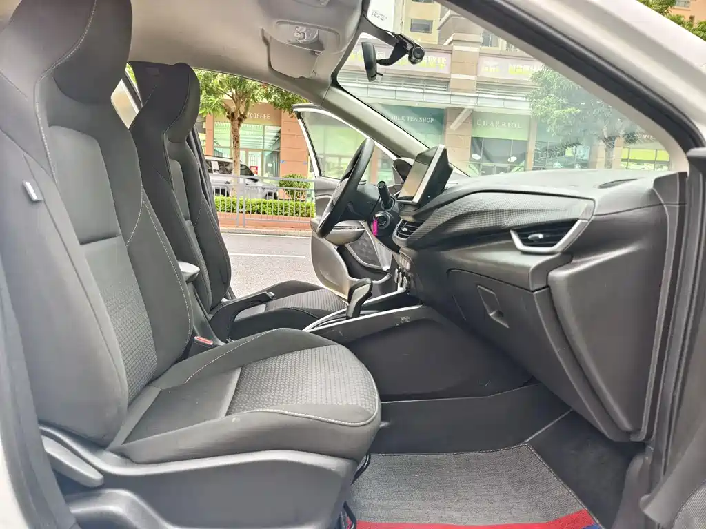 Chevrolet Cavalier 2020 — фото 13